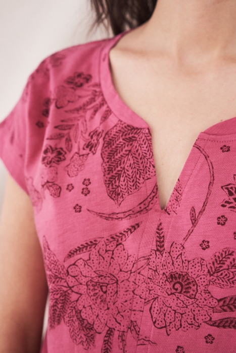 NELLY NOTCH PRINT TEE PINK PRINT 2