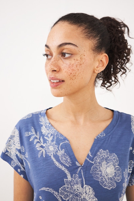 NELLY NOTCH PRINT TEE BLUE MULTI 2