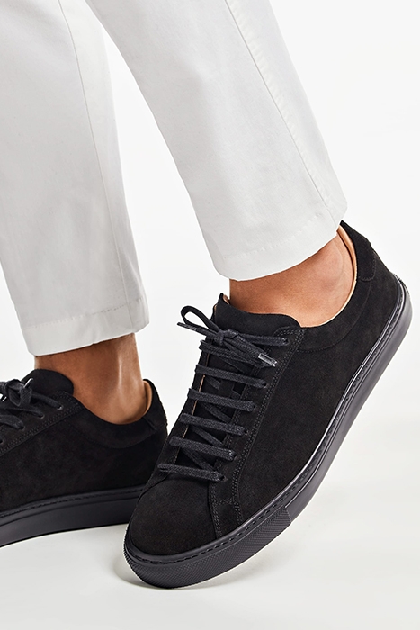 BLACK MONOCHROME SNEAKER 3