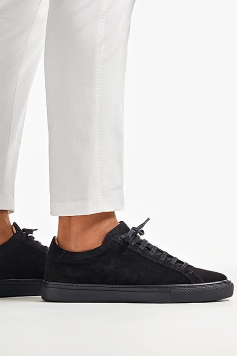 BLACK MONOCHROME SNEAKER 2