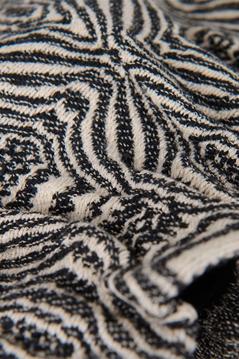 GAA - JACQUARD SKIRT BLACK 2