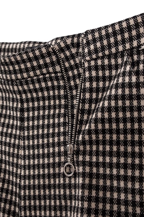 GIRLS’ BLACK AND BEIGE HOUNDSTOOTH MOTIF SHORTS BLACK 4