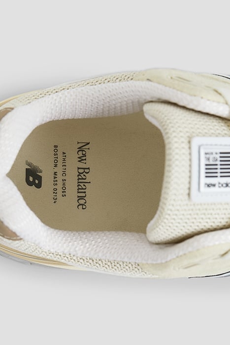 U990TE4 SNEAKERS IN LIMESTONE 8