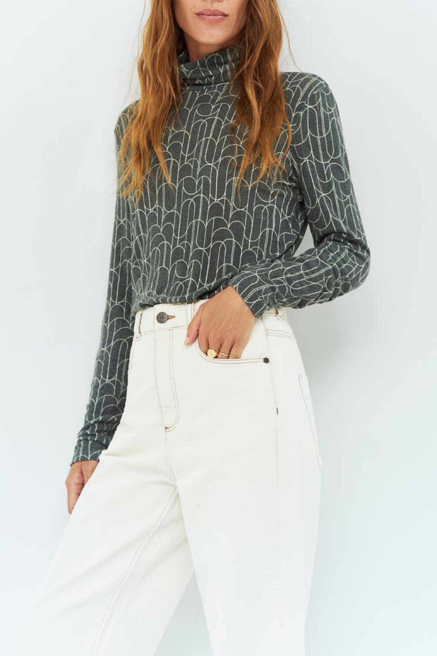 MADLY _ KHAKI ART DECO KNITTED TURTLENECK T-SHIRT KHAKI 4