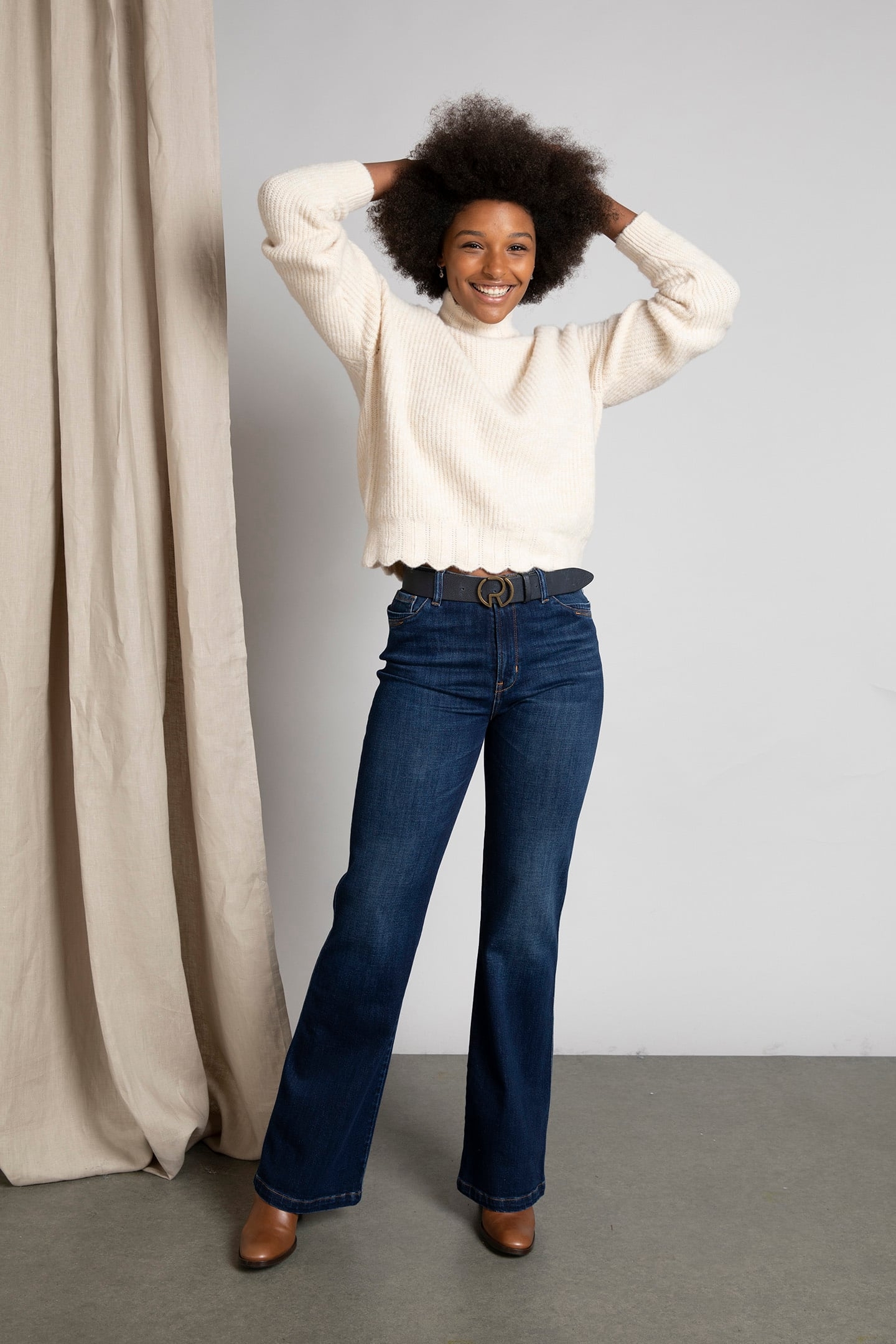 SHORT PULLOVER WITH SCALLOPED HEMS IN WHITE 1