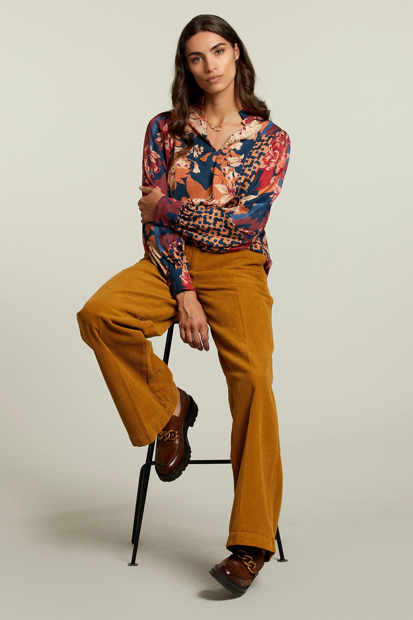 MULTI FANTASY V-NECK BLOUSE 3