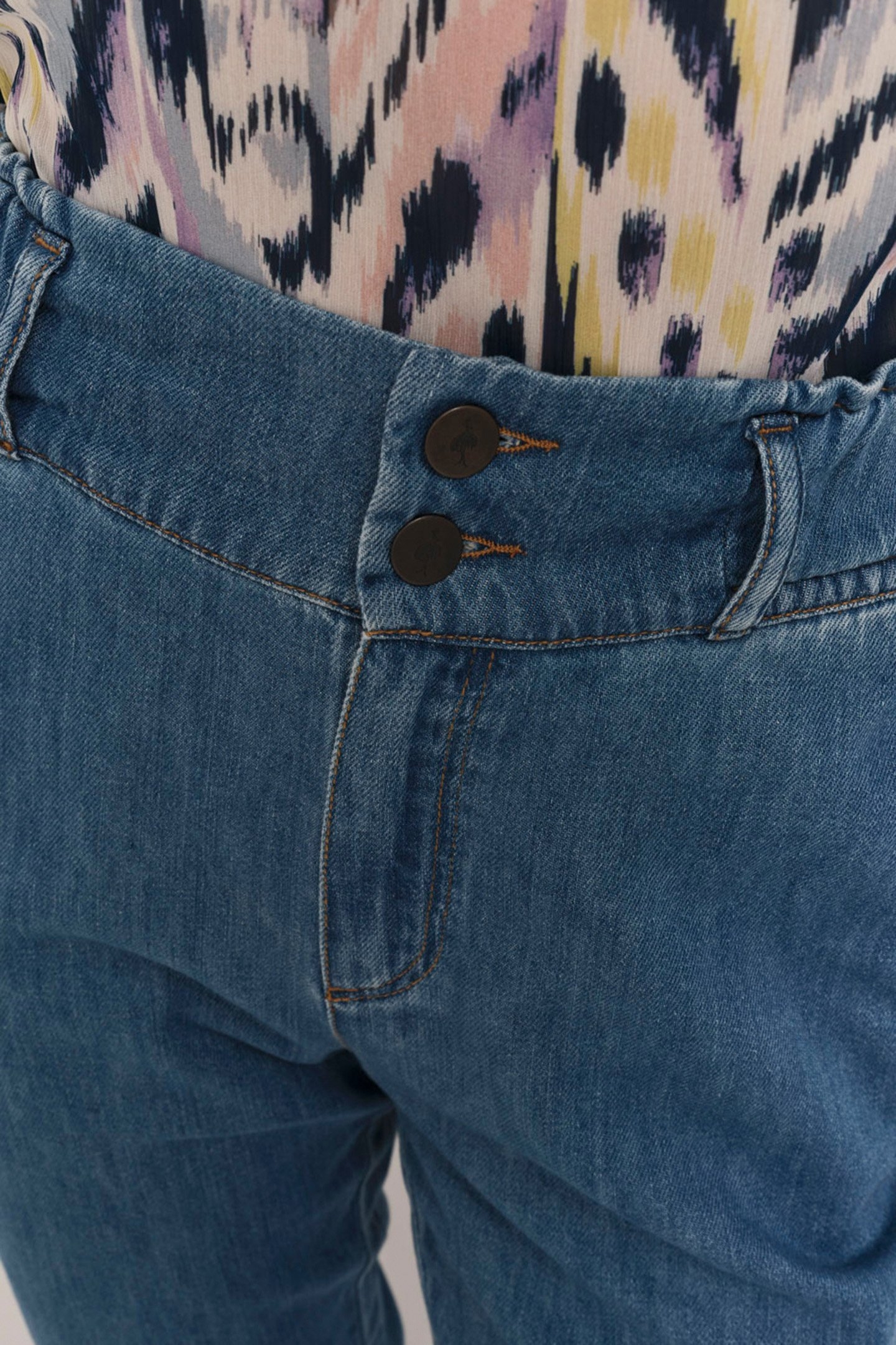 LE THYLANE - MEDIUM WASH CHINO JEANS 4