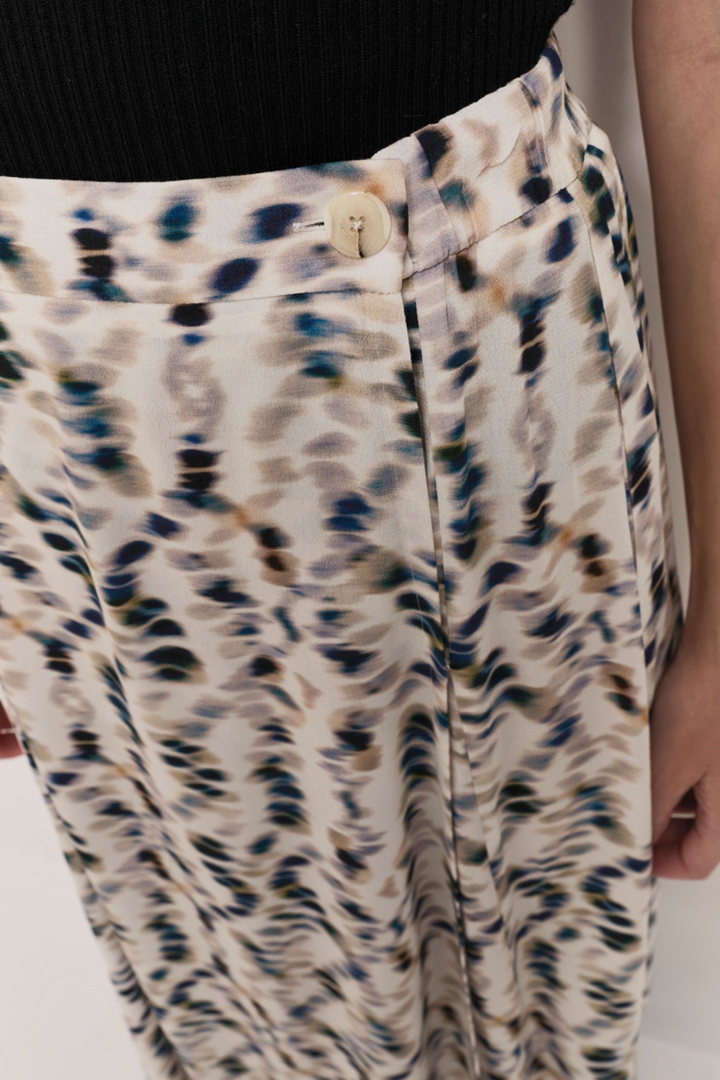 JACA - OFF WHITE LONG SKIRT WITH PEARL TREASURE PRINT 7