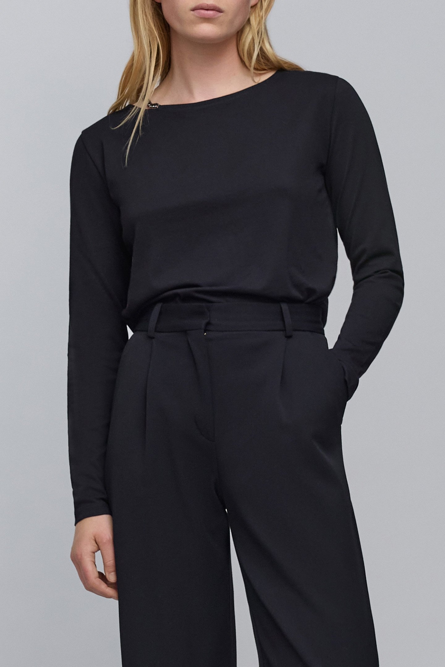 BLACK CHAIN NECK T-SHIRT 1