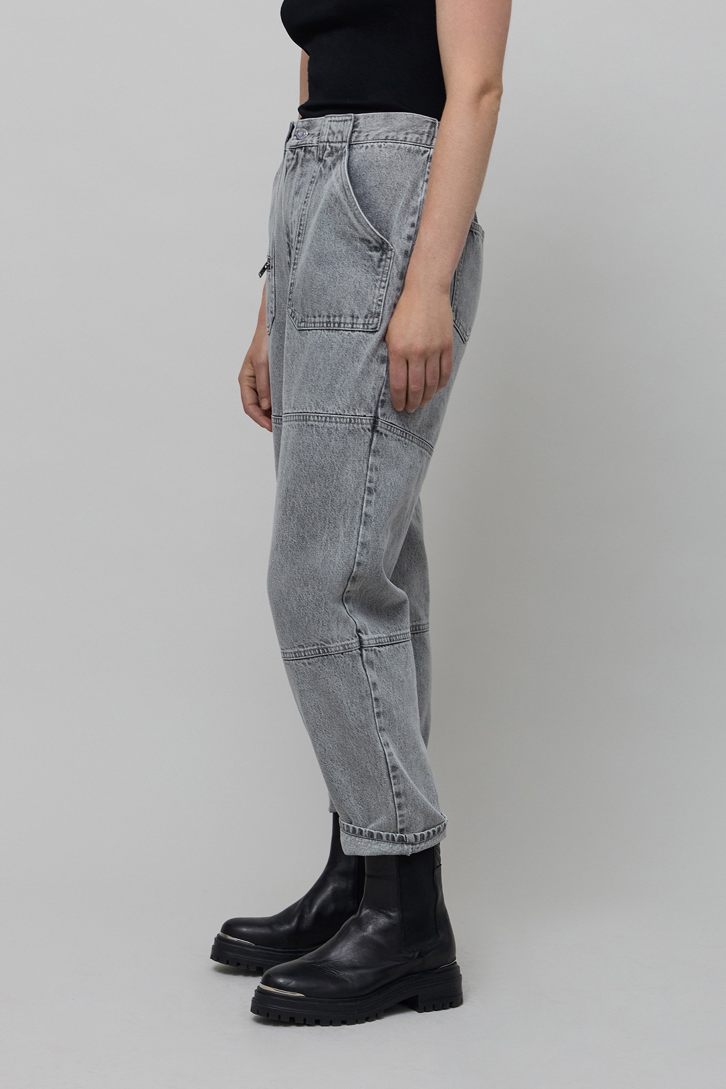 HIGH-WAISTED GREY STRAIGHT JEANS WITH POCKET ZIP 5