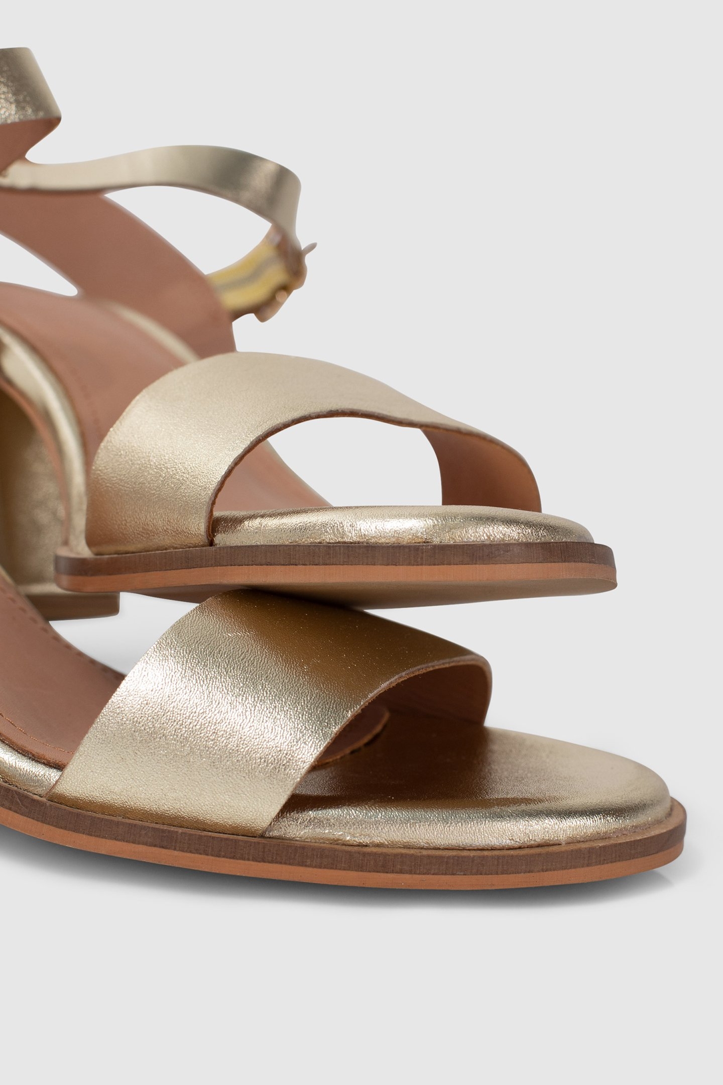 GOLD LEATHER HEELED SANDALS 4