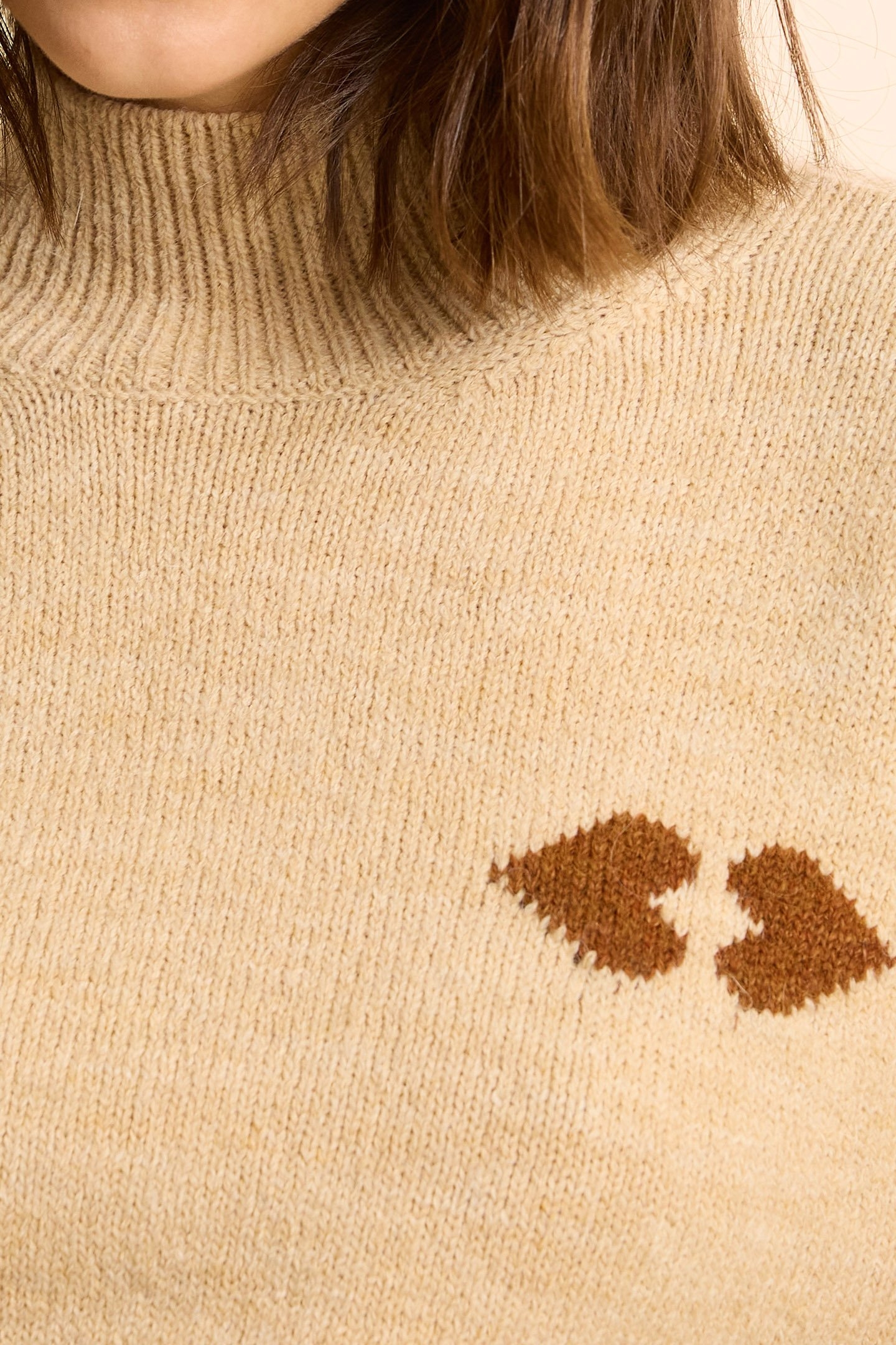 BEIGE STAND-UP COLLAR SWEATER WITH HEART MOTIF 5