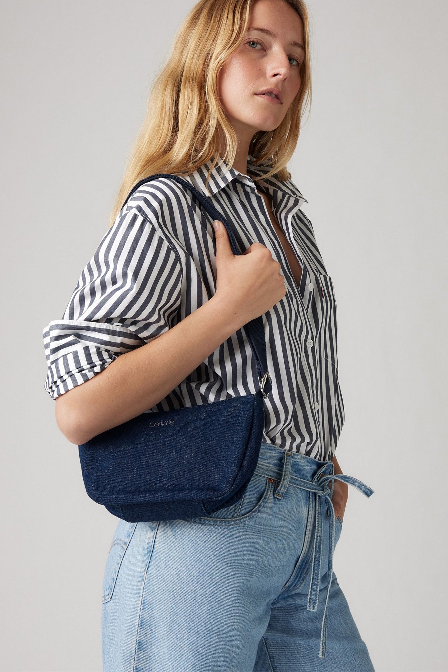 LEVI'S® SMALL CROSSBODY BAG IN INDIGO RINSE 2