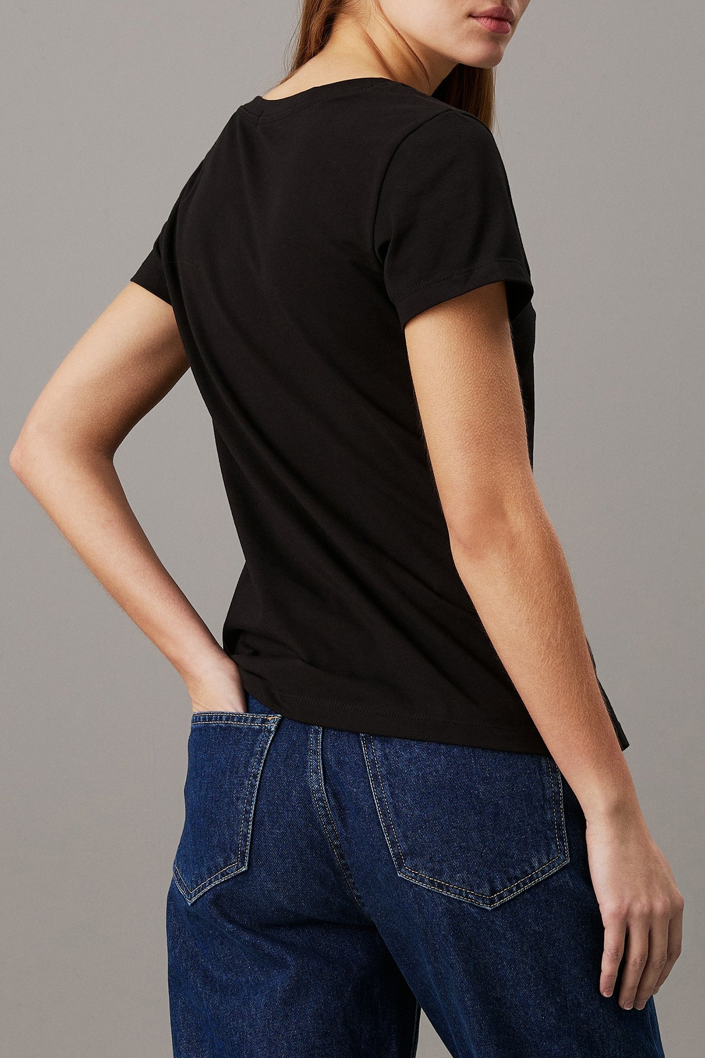 CK EMBROIDERY STANDARD FIT V-NECK T-SHIRT BLACK 2