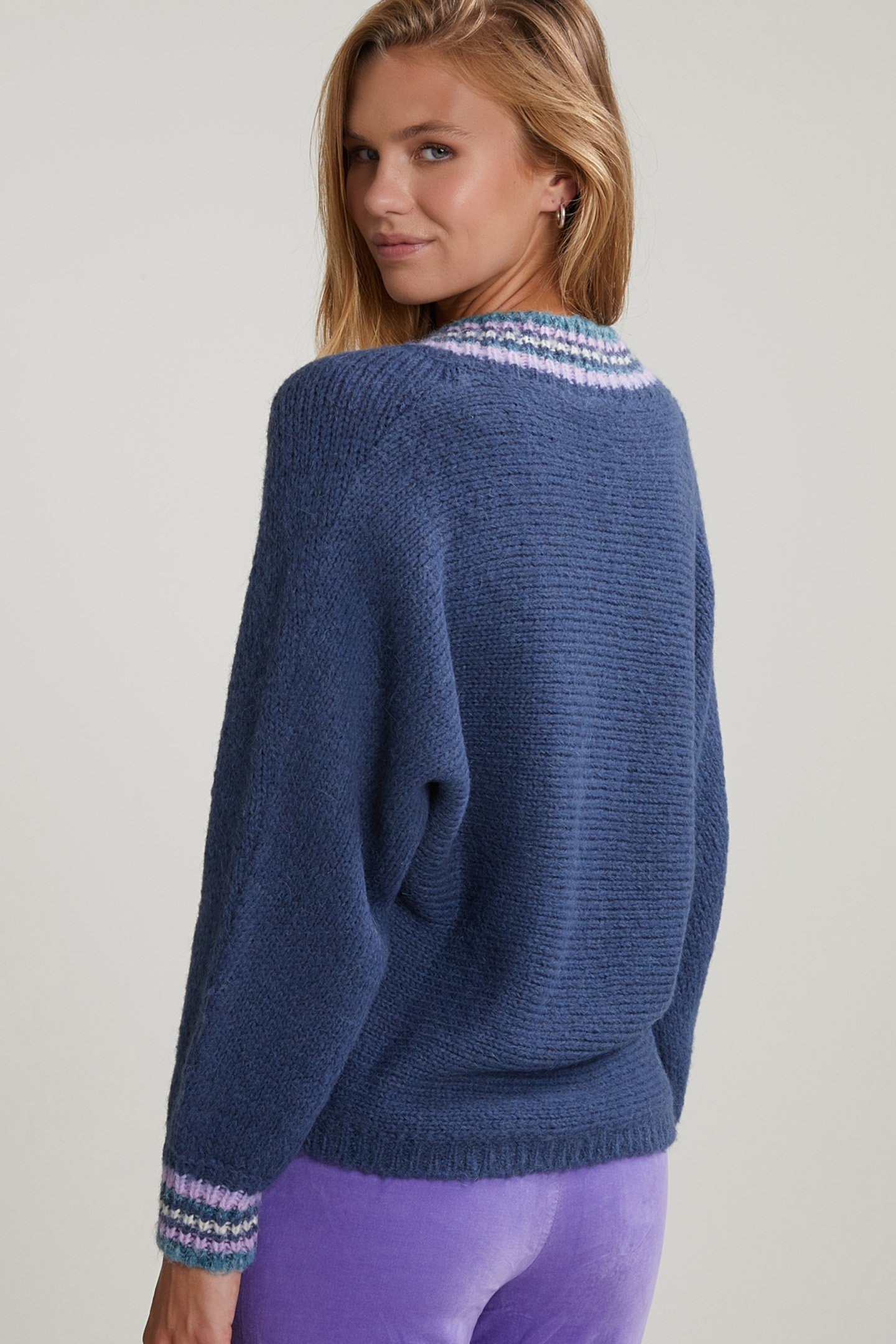 BLUE SWEATER STRIPED V-NECK 2