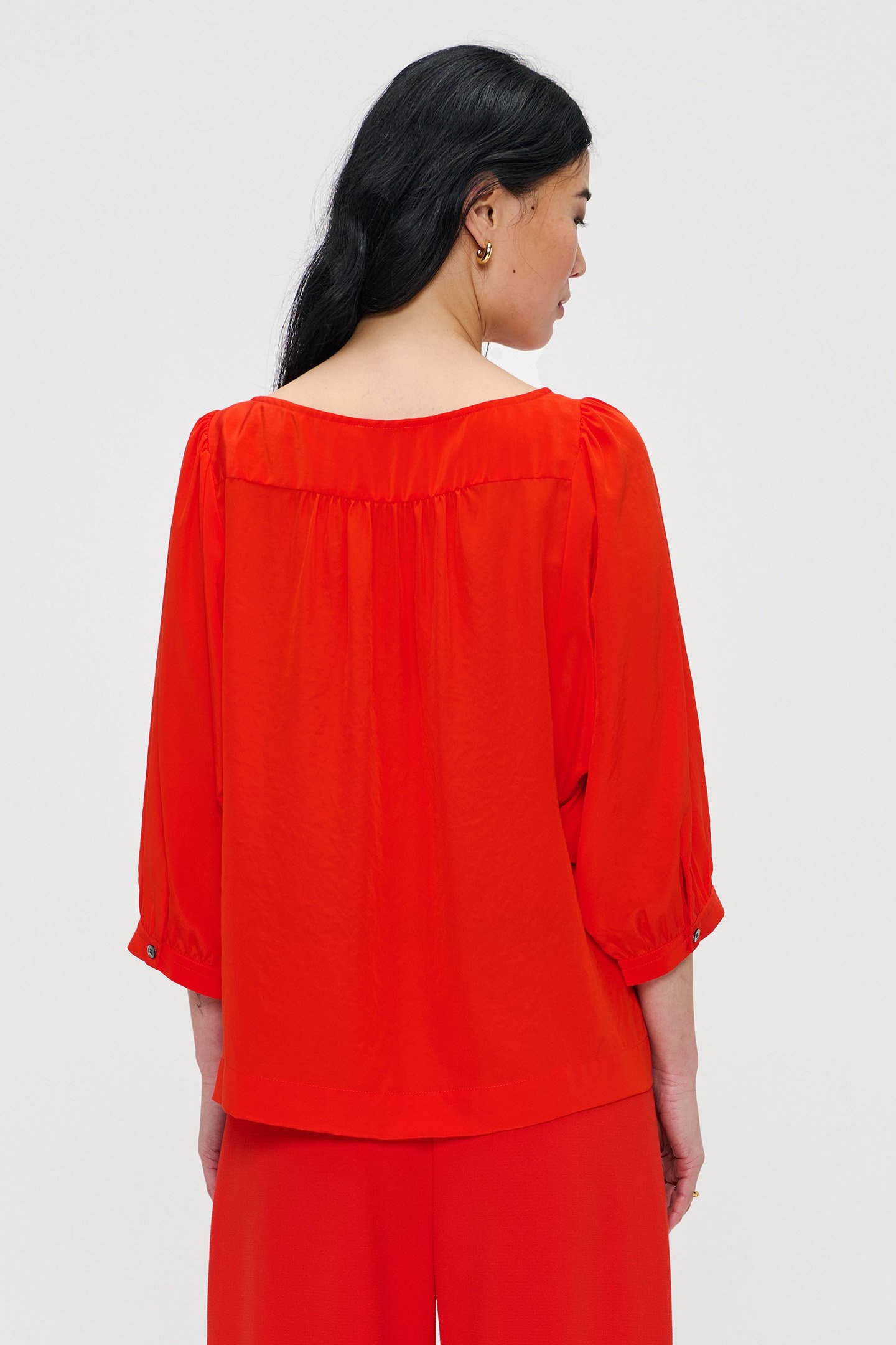 TECHNOSILK PUFF SLEEVE TOP POPPY 2