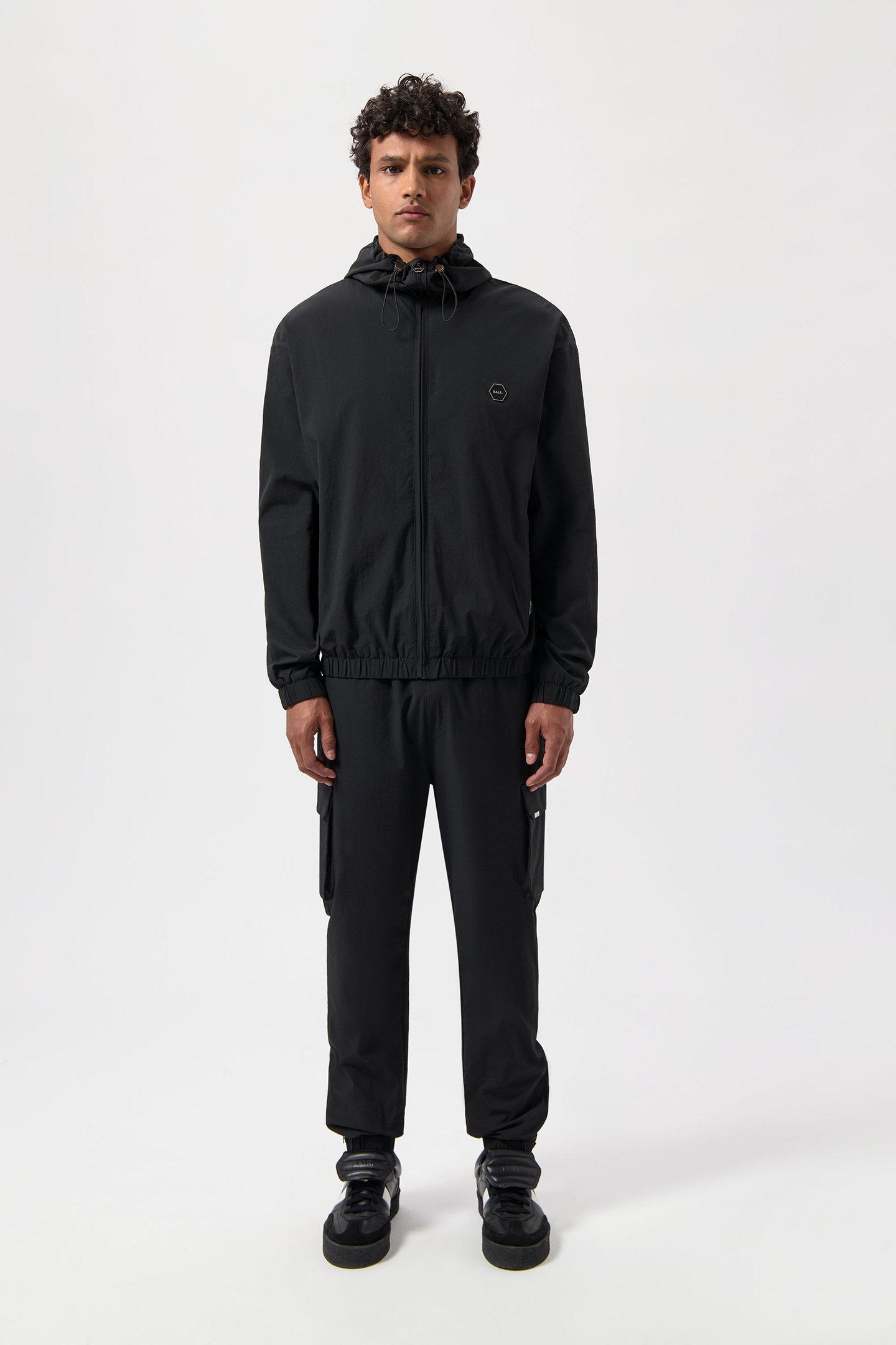 TECH WINDBREAKER JET BLACK 2