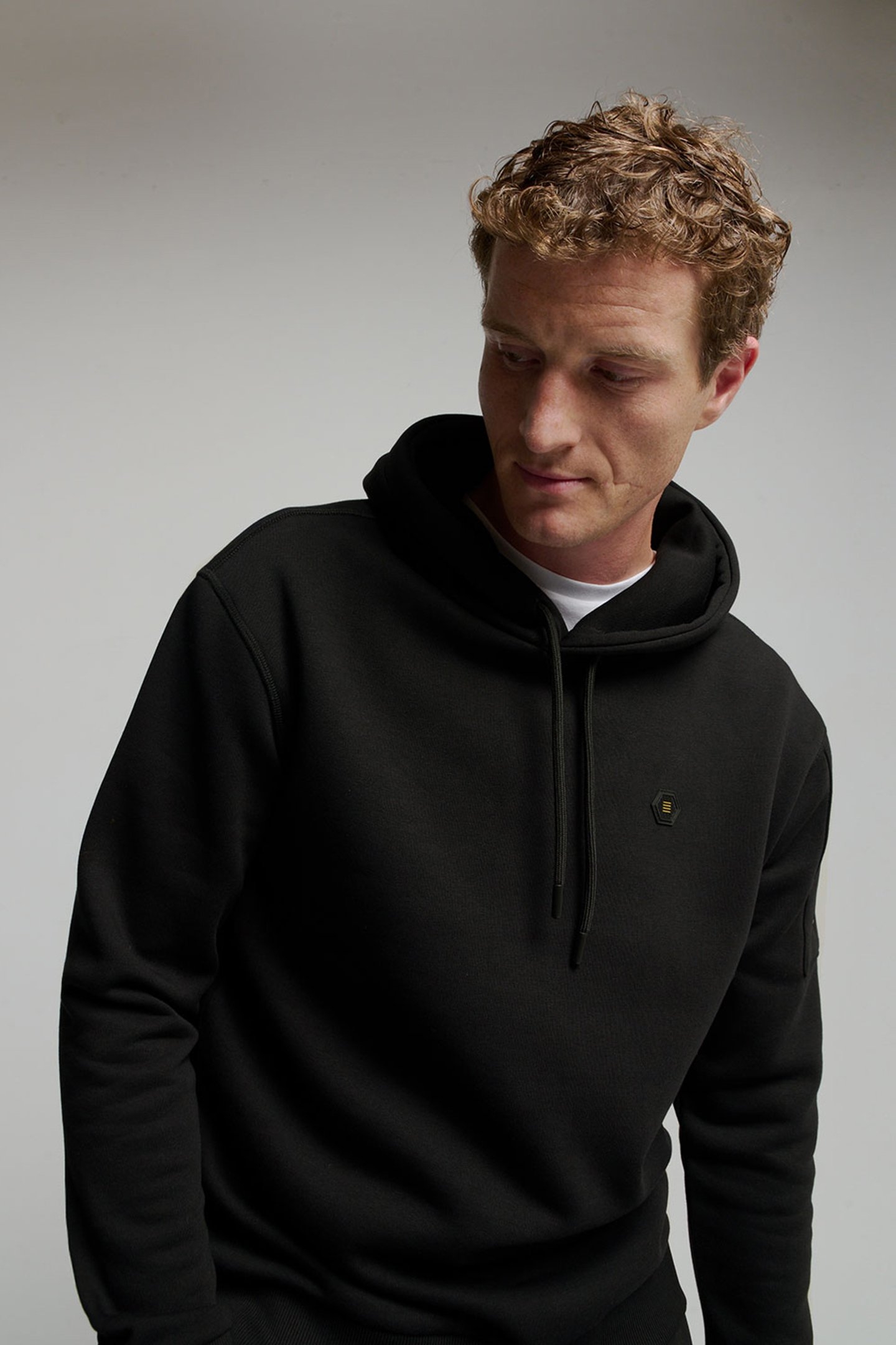 SWEATER HOODED BLACK 6