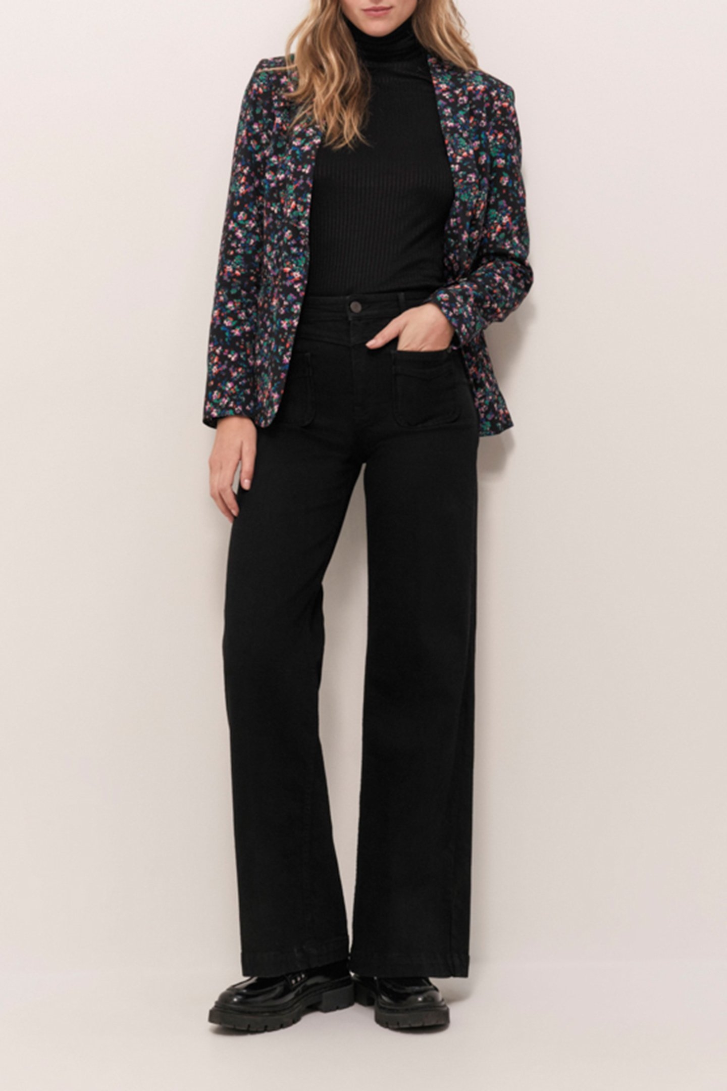 VEZELY - BLACK SUIT JACKET WITH NIGHT GARDEN PRINT 3