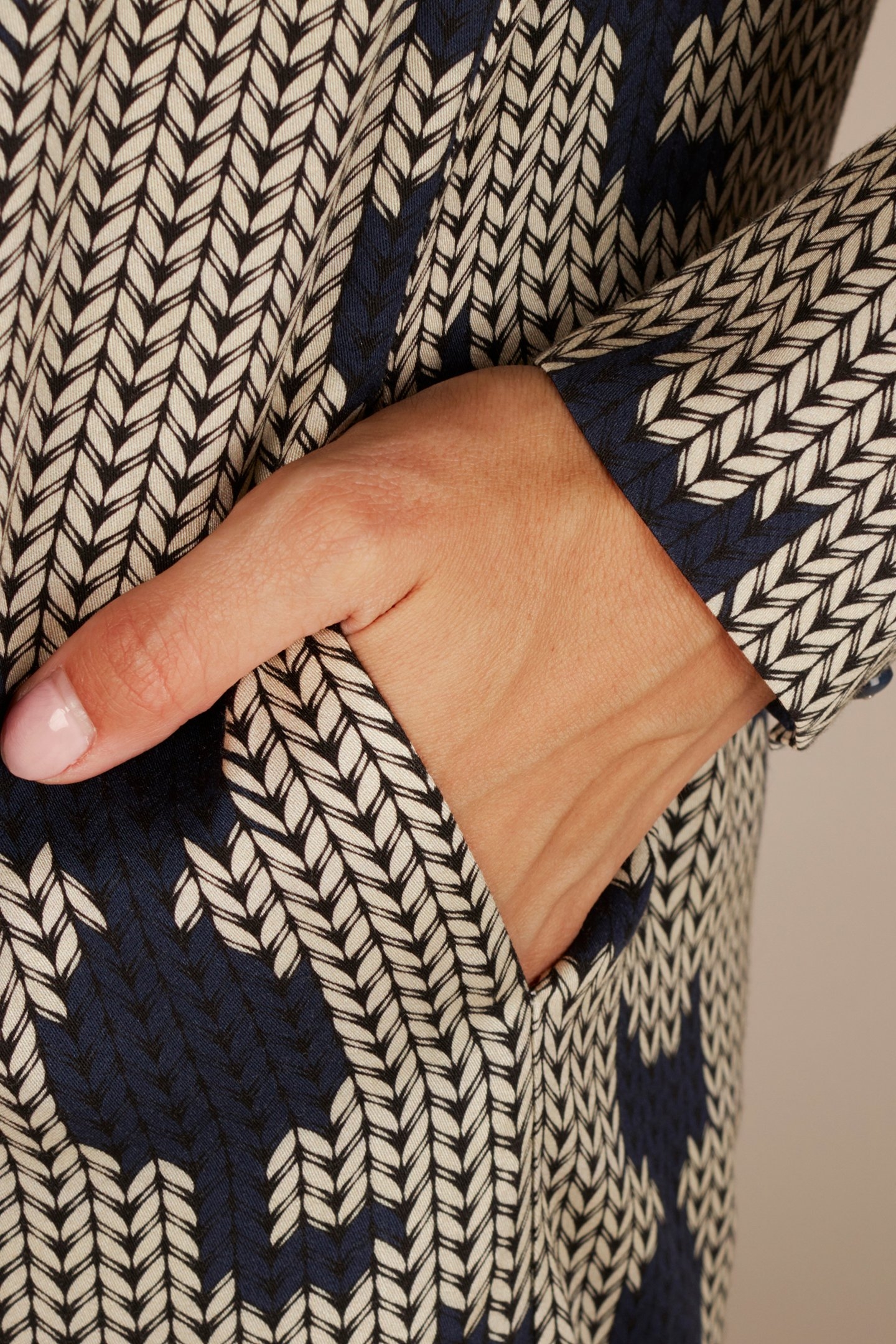 PRINTED VISCOSE DRESS IN BLUE 7