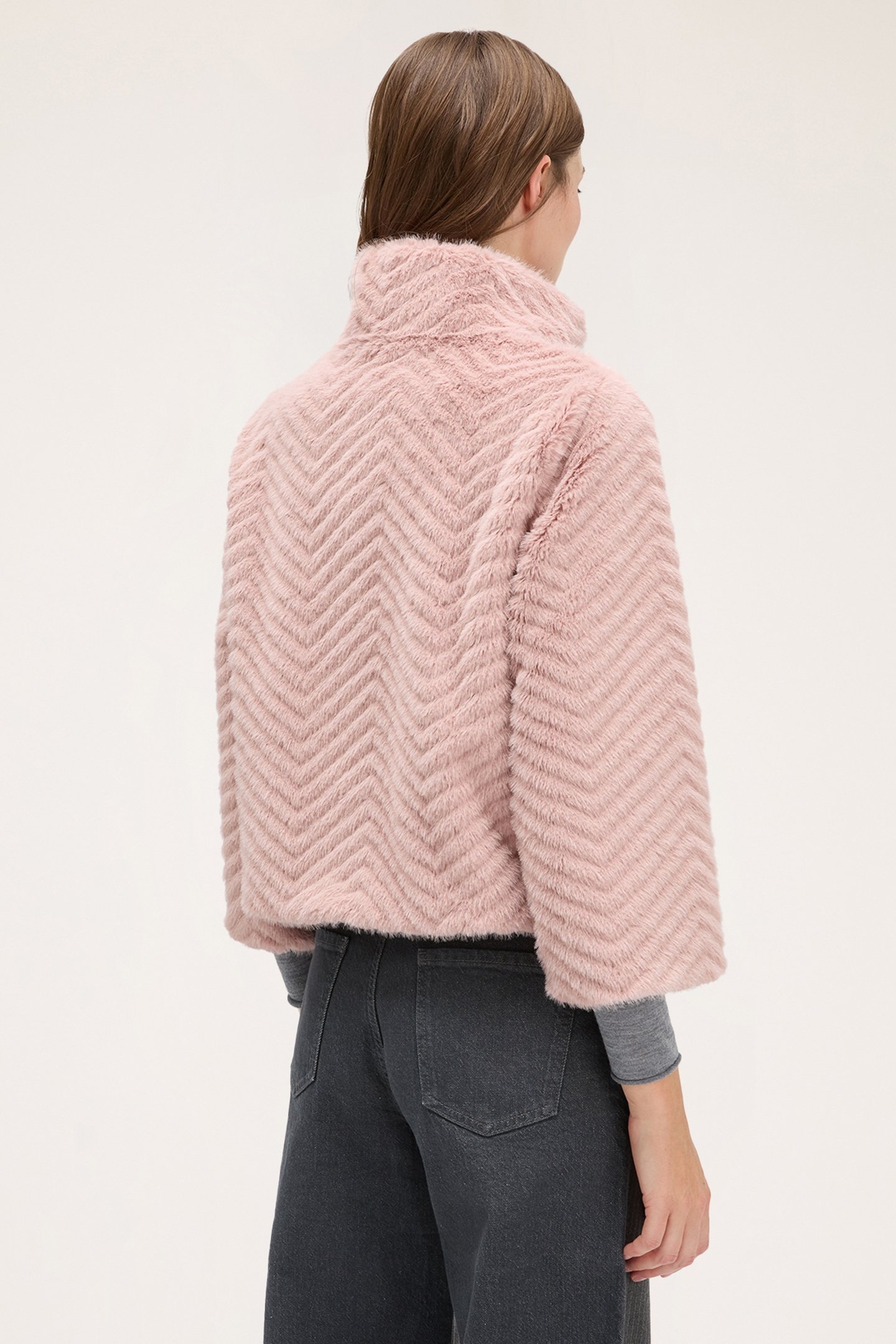 SHORT CHEVRON CUT PLUSH CAPE PINK 2