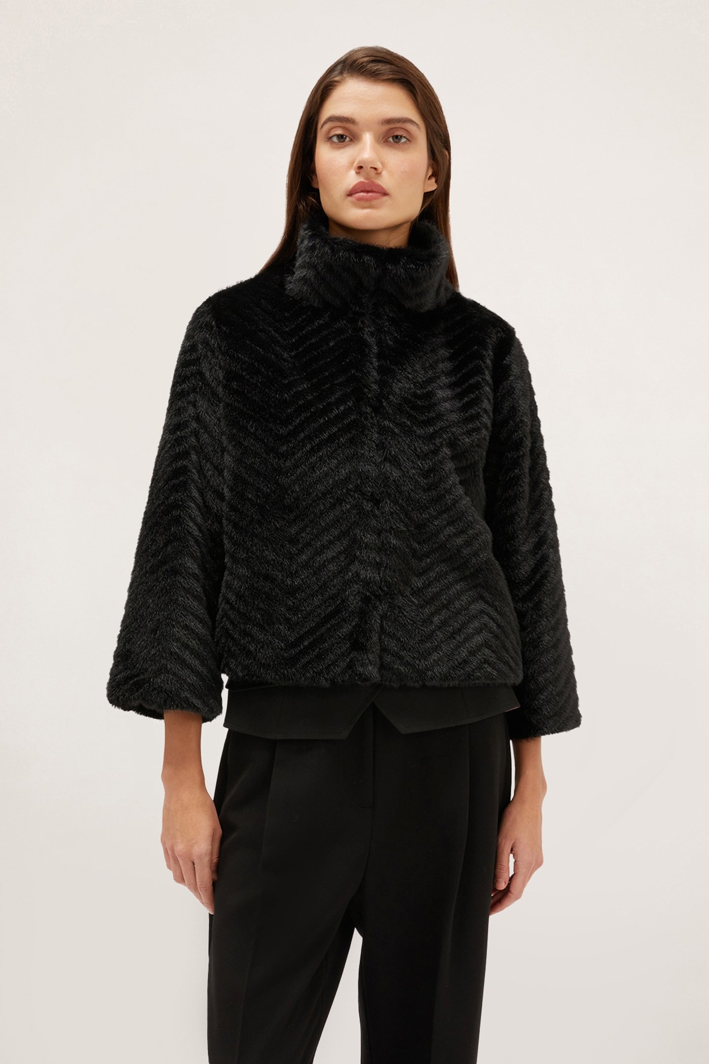 SHORT CHEVRON CUT PLUSH CAPE BLACK 1