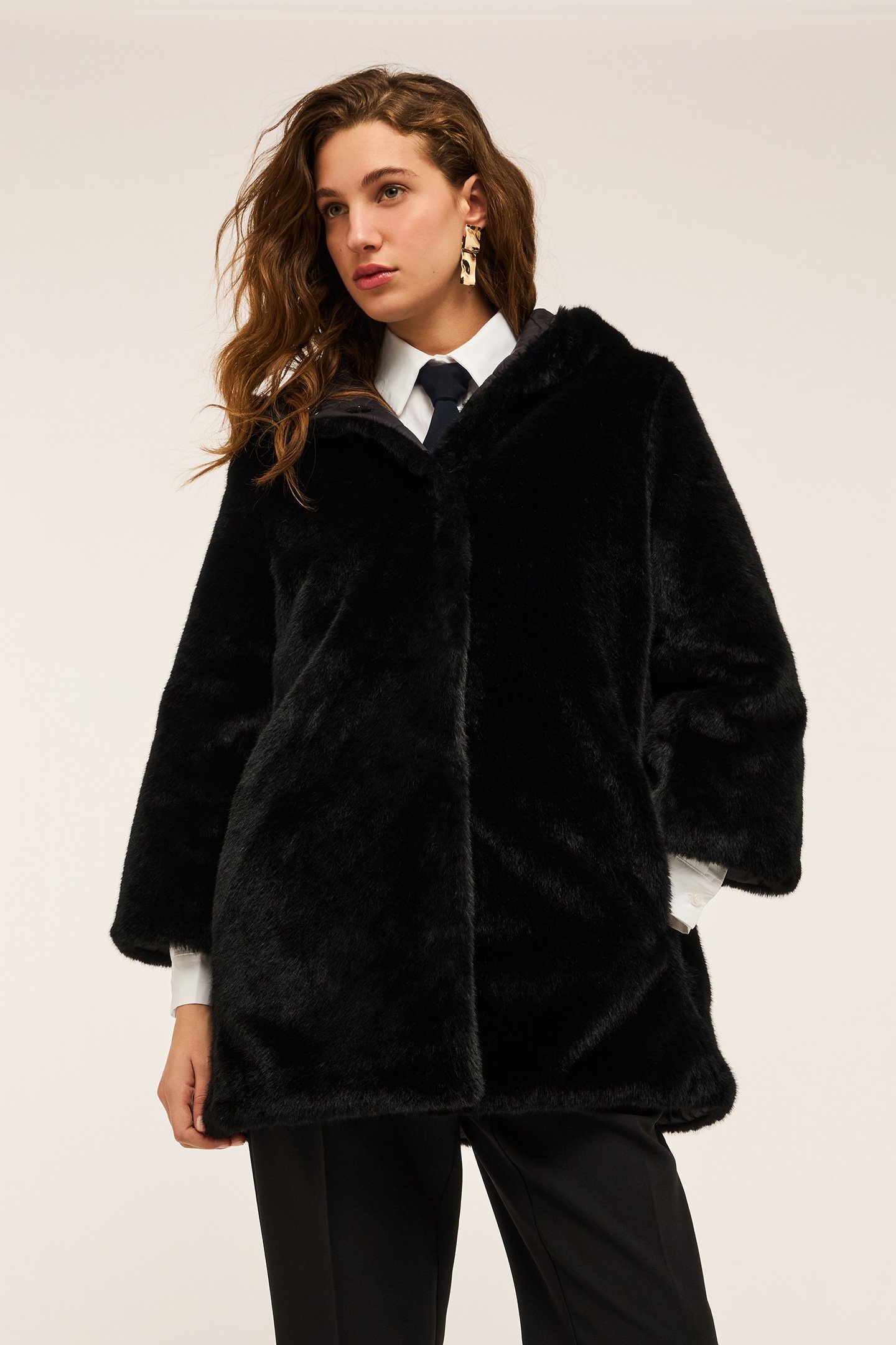 LONG TEDDY CAPE WITH HOOD BLACK 1