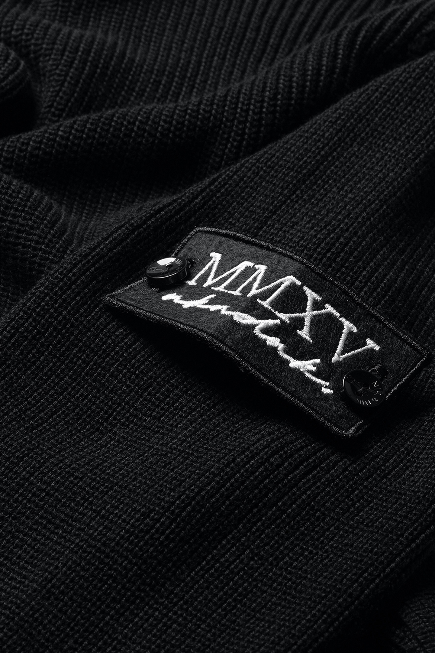 TEVIN PULLOVER BLACK 4
