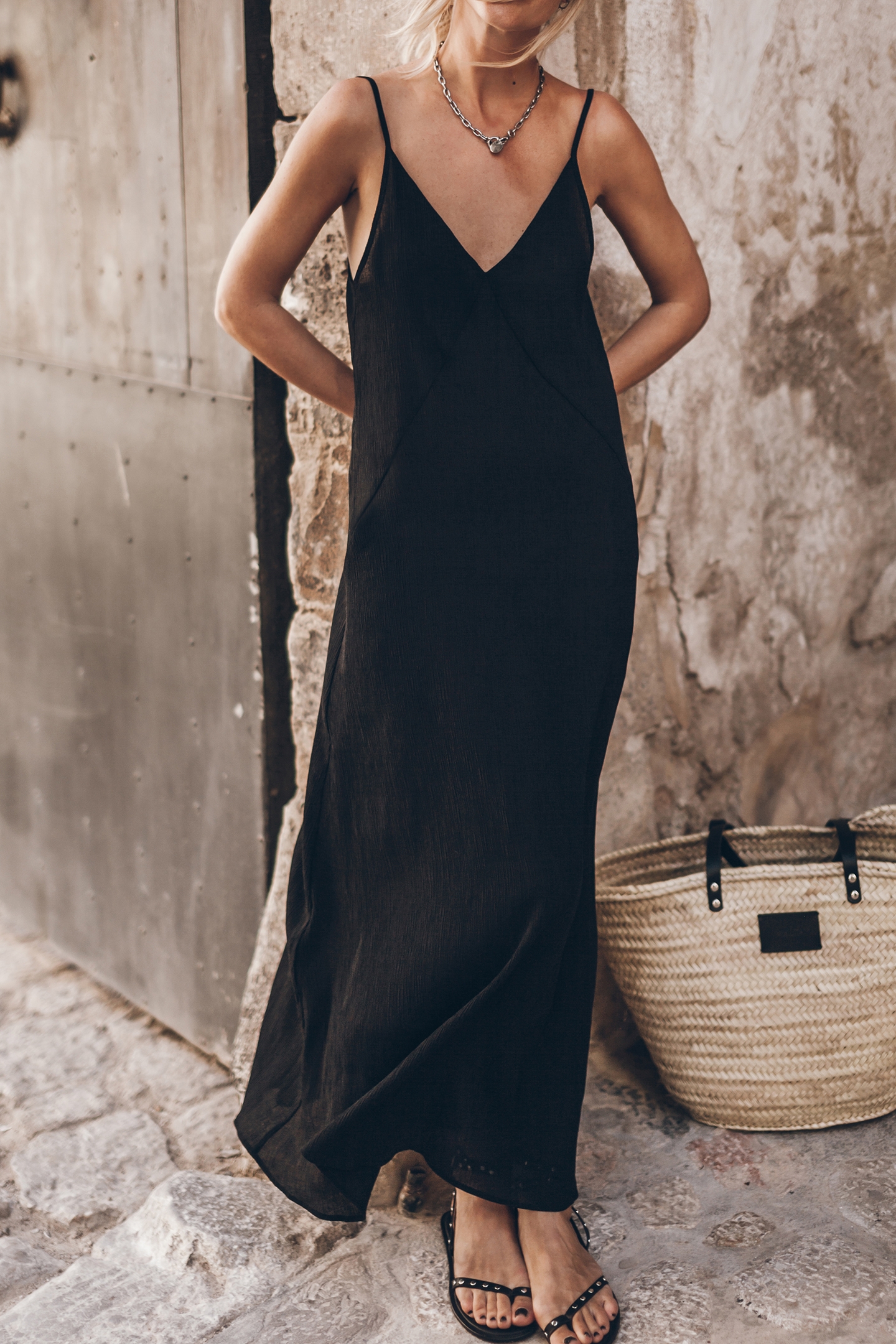 THE BLACK LONG CRINKLE DRESS 1