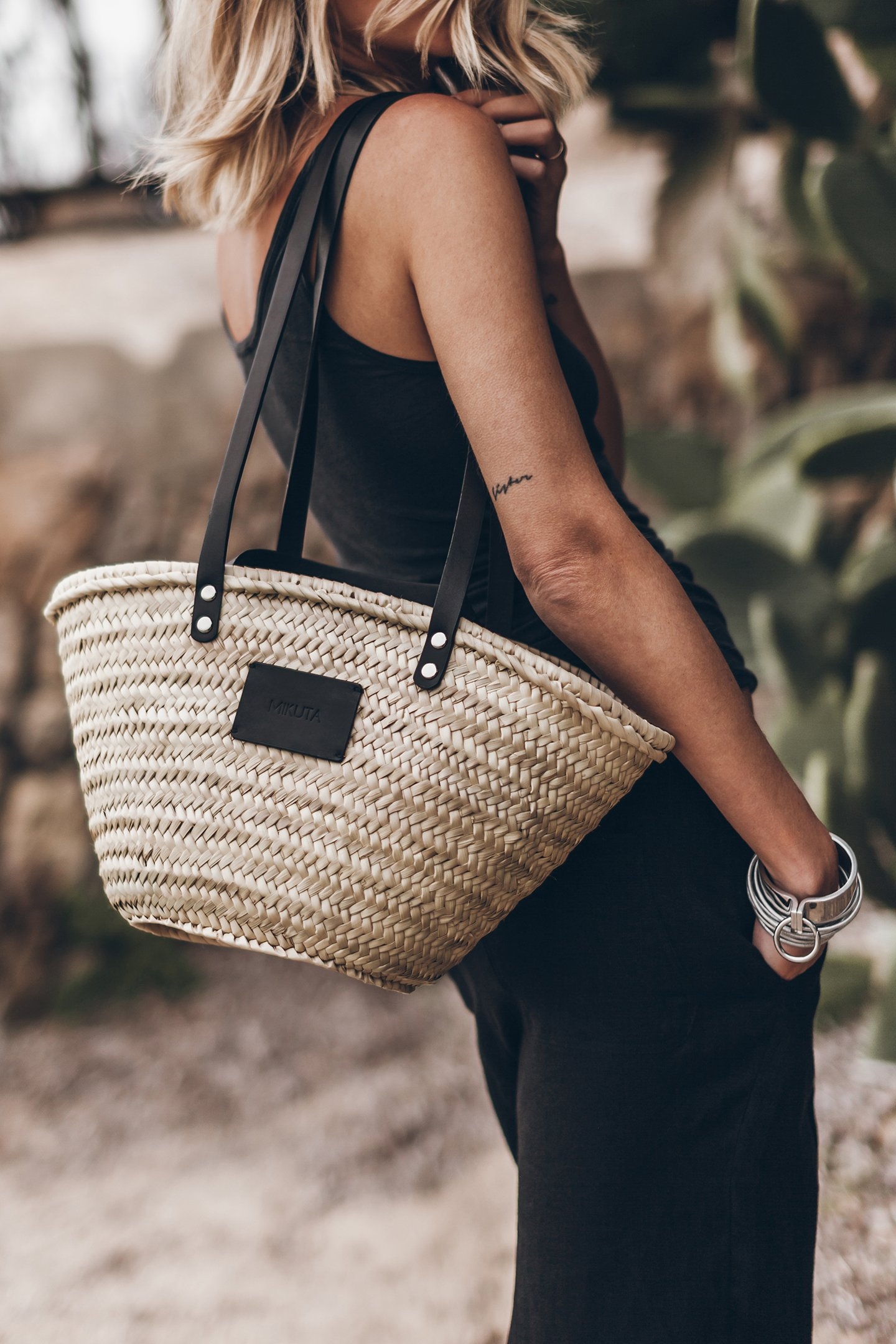 THE BLACK LOOSE LINEN PANTS 3