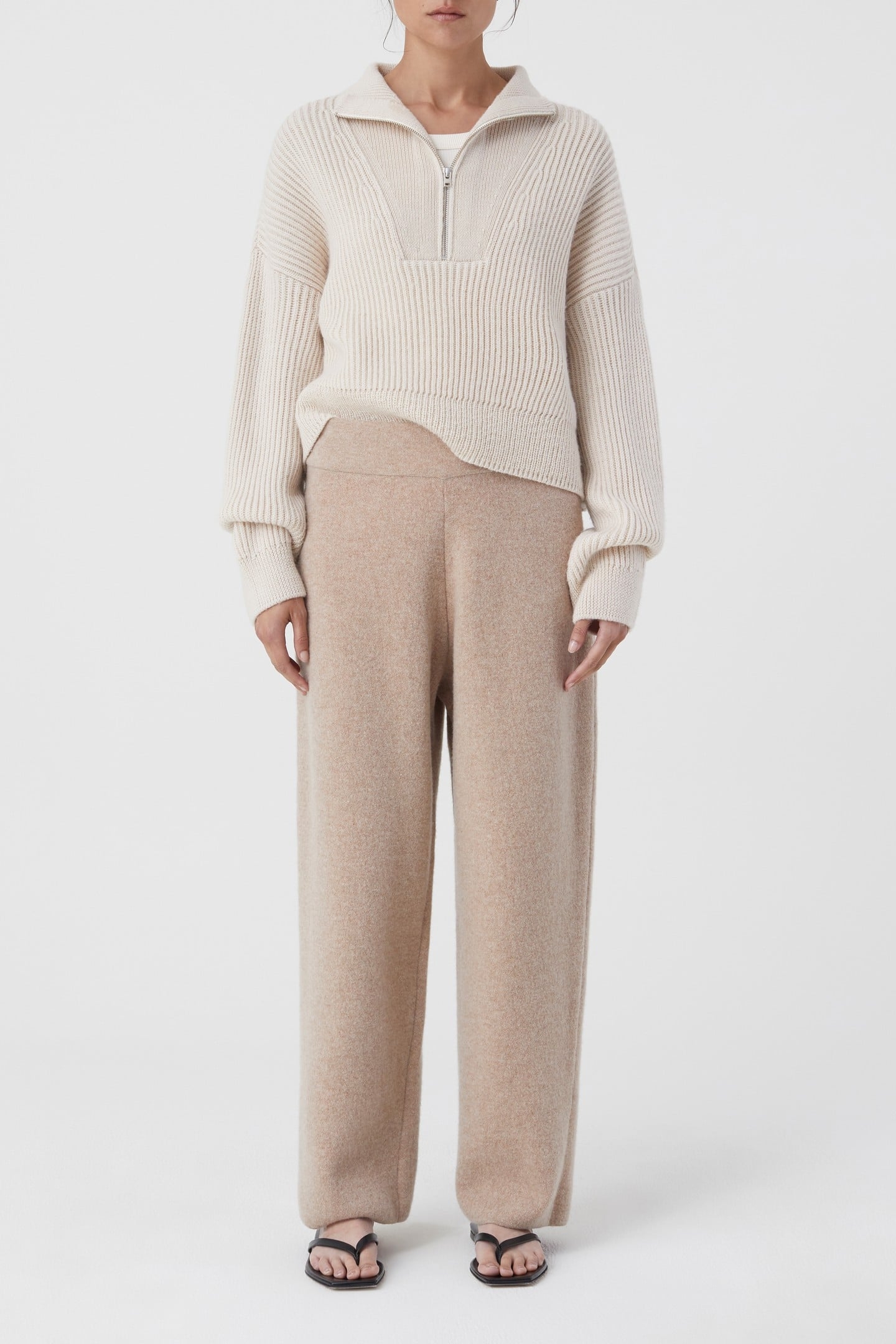 KNITTED JOGGER PANTS CHINO BEIGE 2