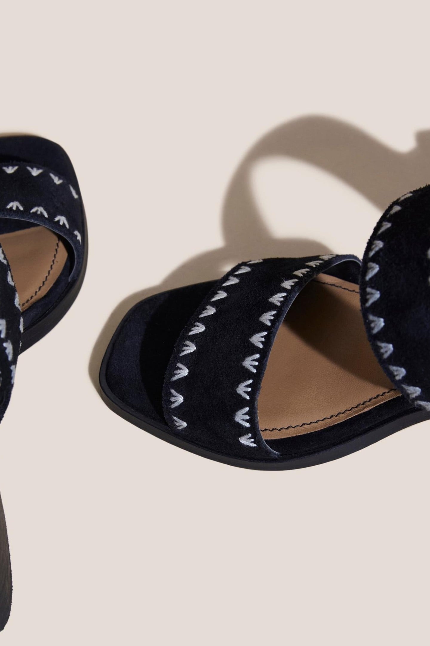 WHIPSTITCH BLOCK HEEL SANDAL PURE BLACK 2