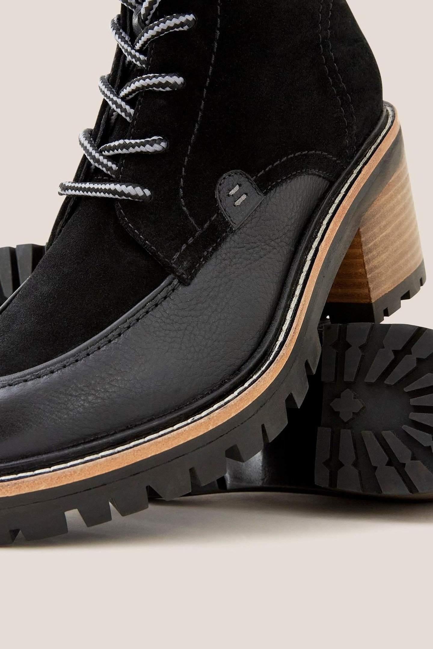 MID HEEL SUEDE LACE UP BOOT PURE BLACK 6