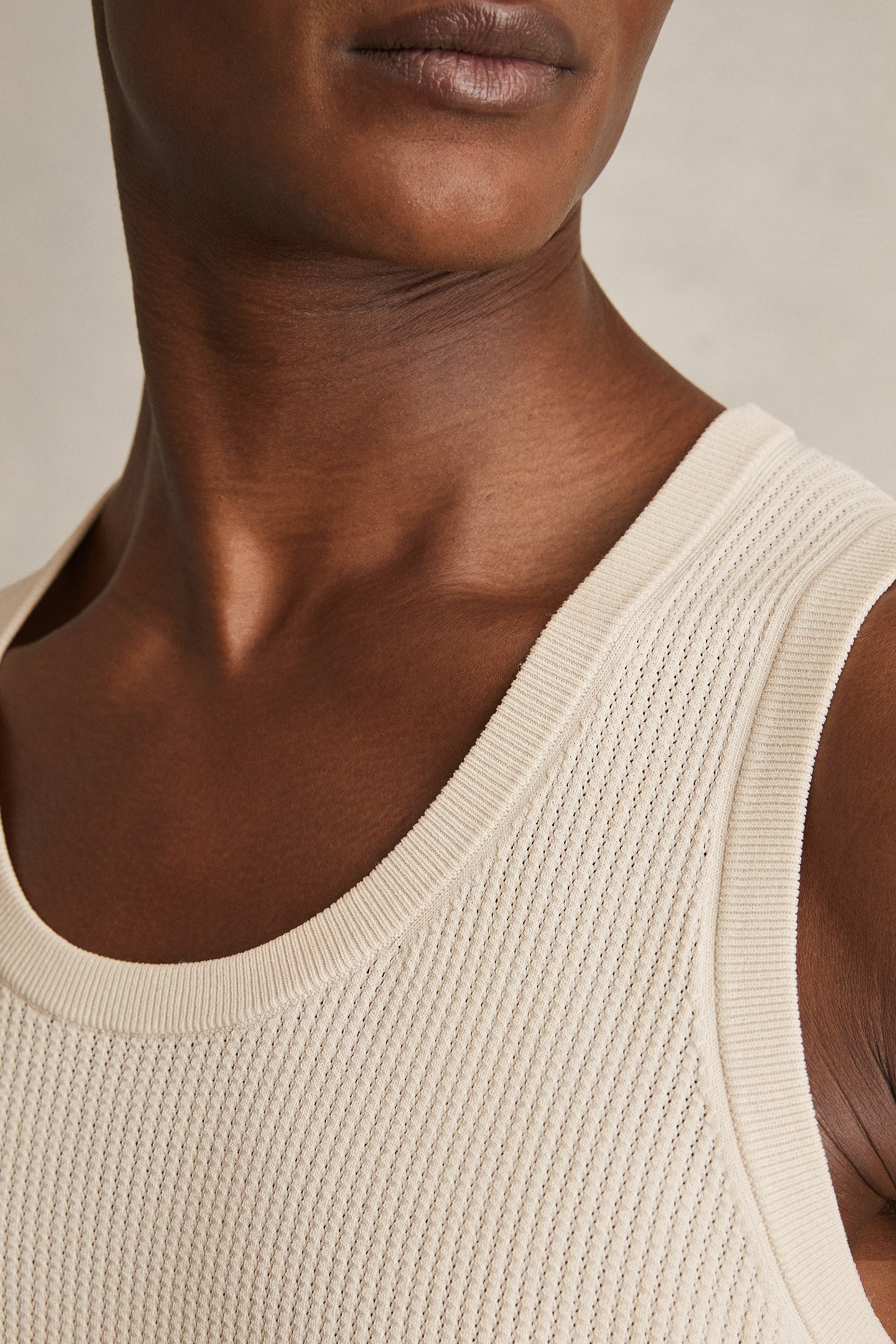 SLEEVELESS TEXTURED VEST OFF WHITE 5