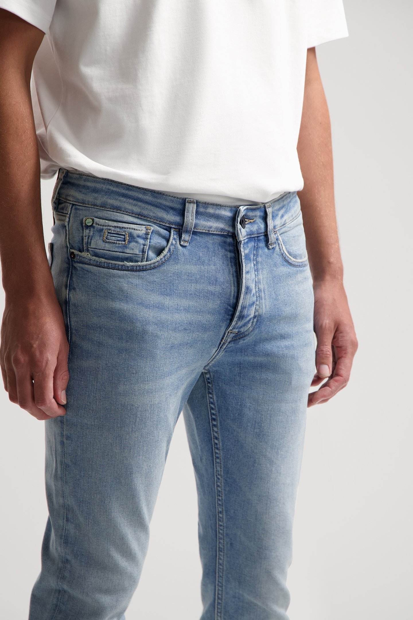 DS_MR. E - PAROU BLEACHED PAROU BLEACHED 6