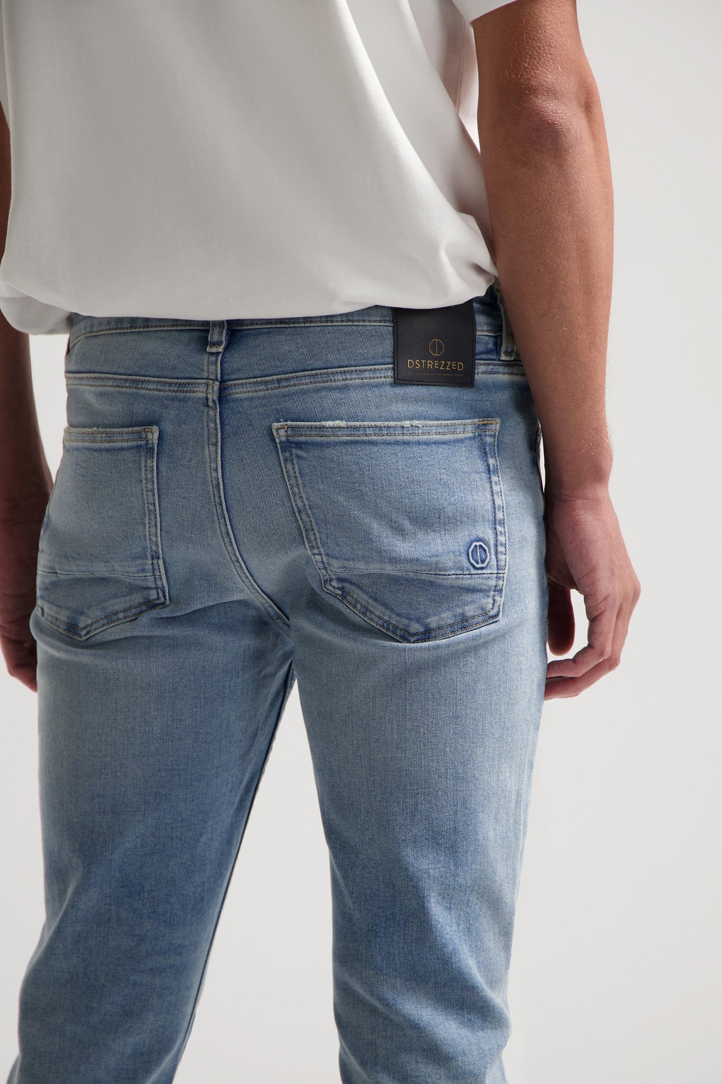 DS_MR. E - PAROU BLEACHED PAROU BLEACHED 7