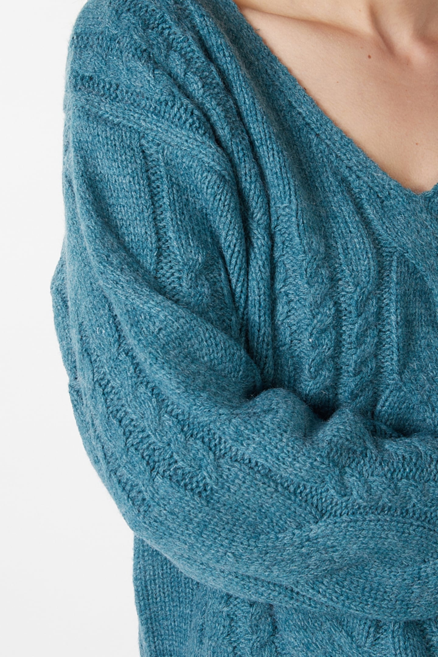 SWEATER CABLES V-NECK GALAXY BLUE 7