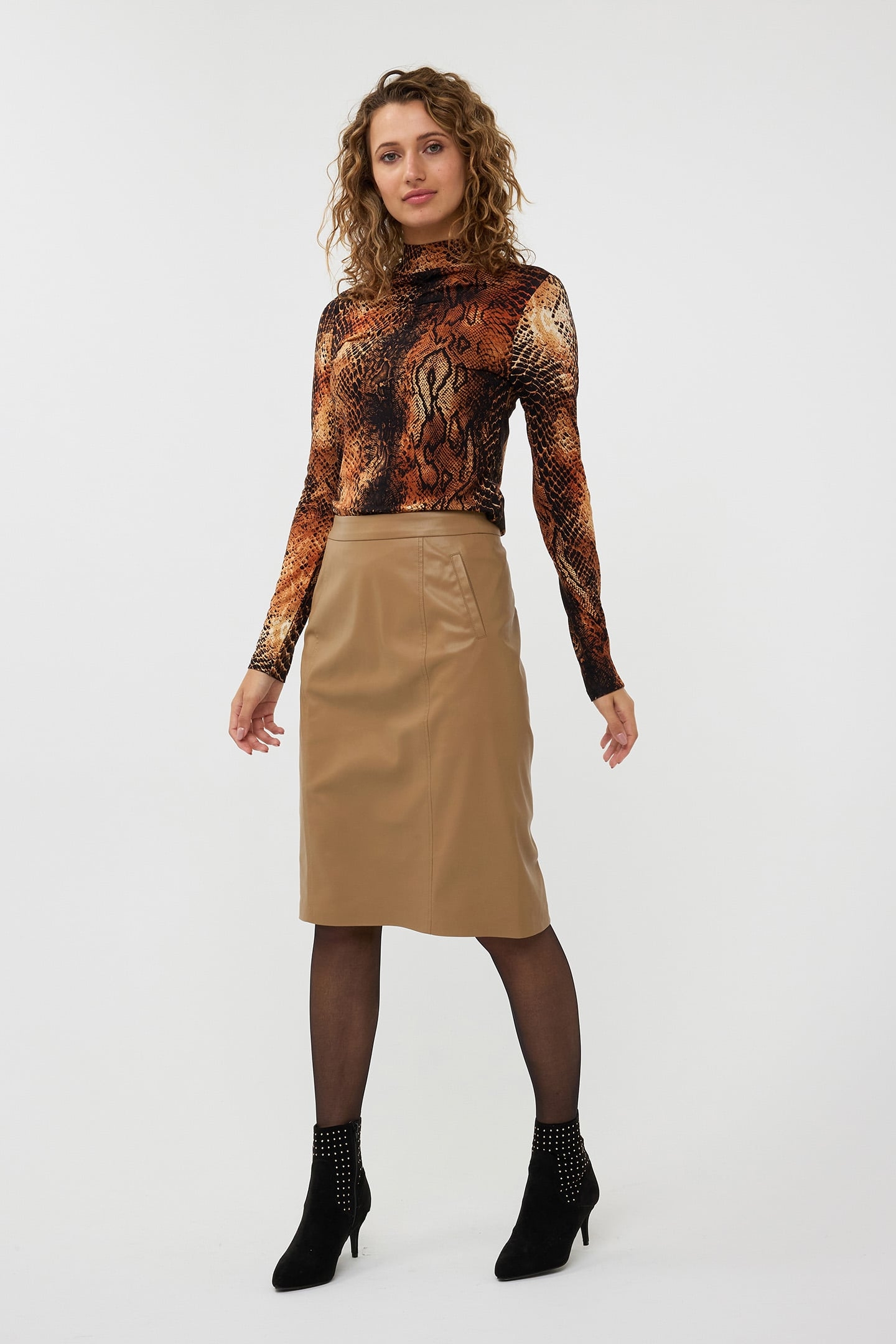 TOP GATHERING SNEAKY EVE PRINT 2