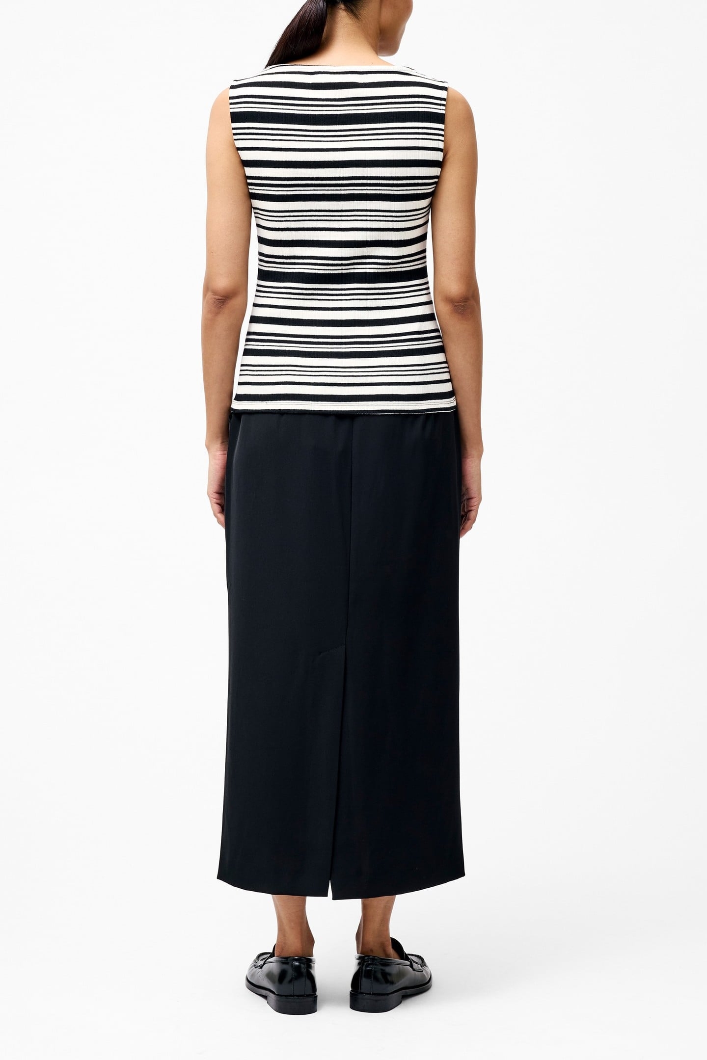 SASIA RIB FITTED TOP BLACK/WHITE 2