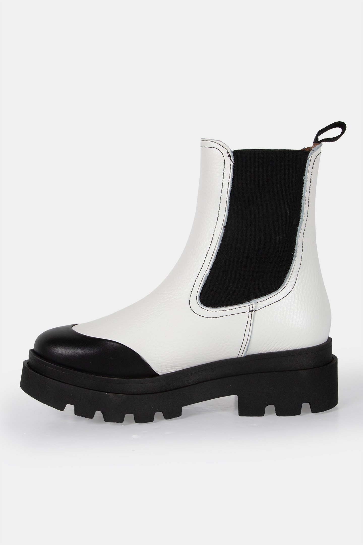 PRAAG WHITE / BLACK 2