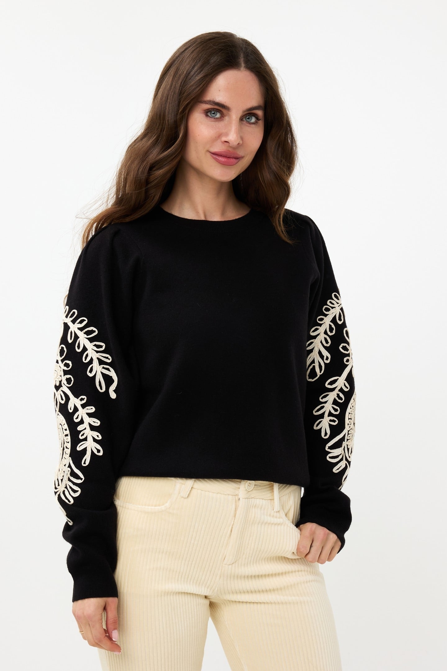 SWEATER TAPE EMBROIDERY BLACK 1