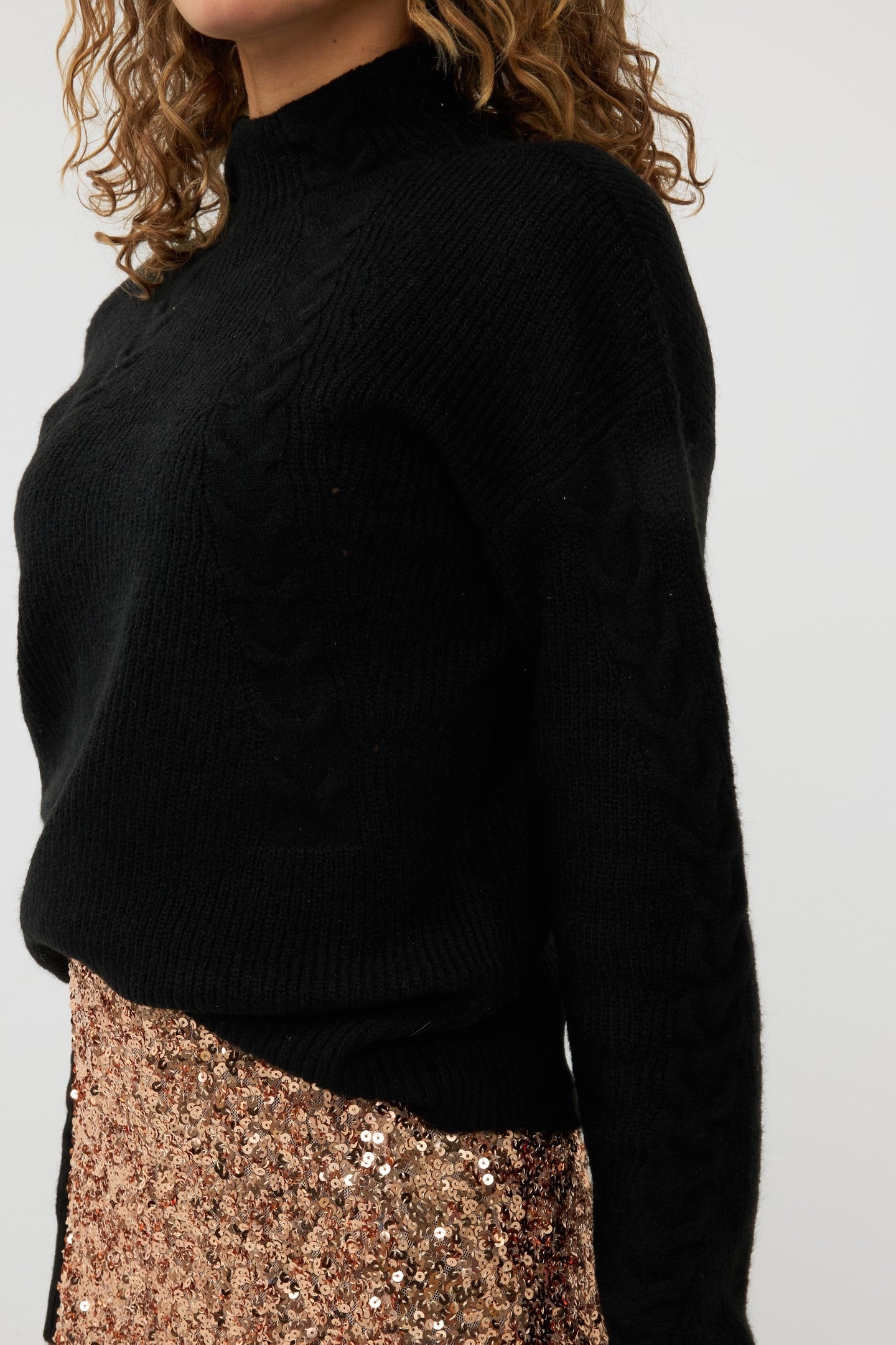 SWEATER OBLIQUE CABLE BLACK 6