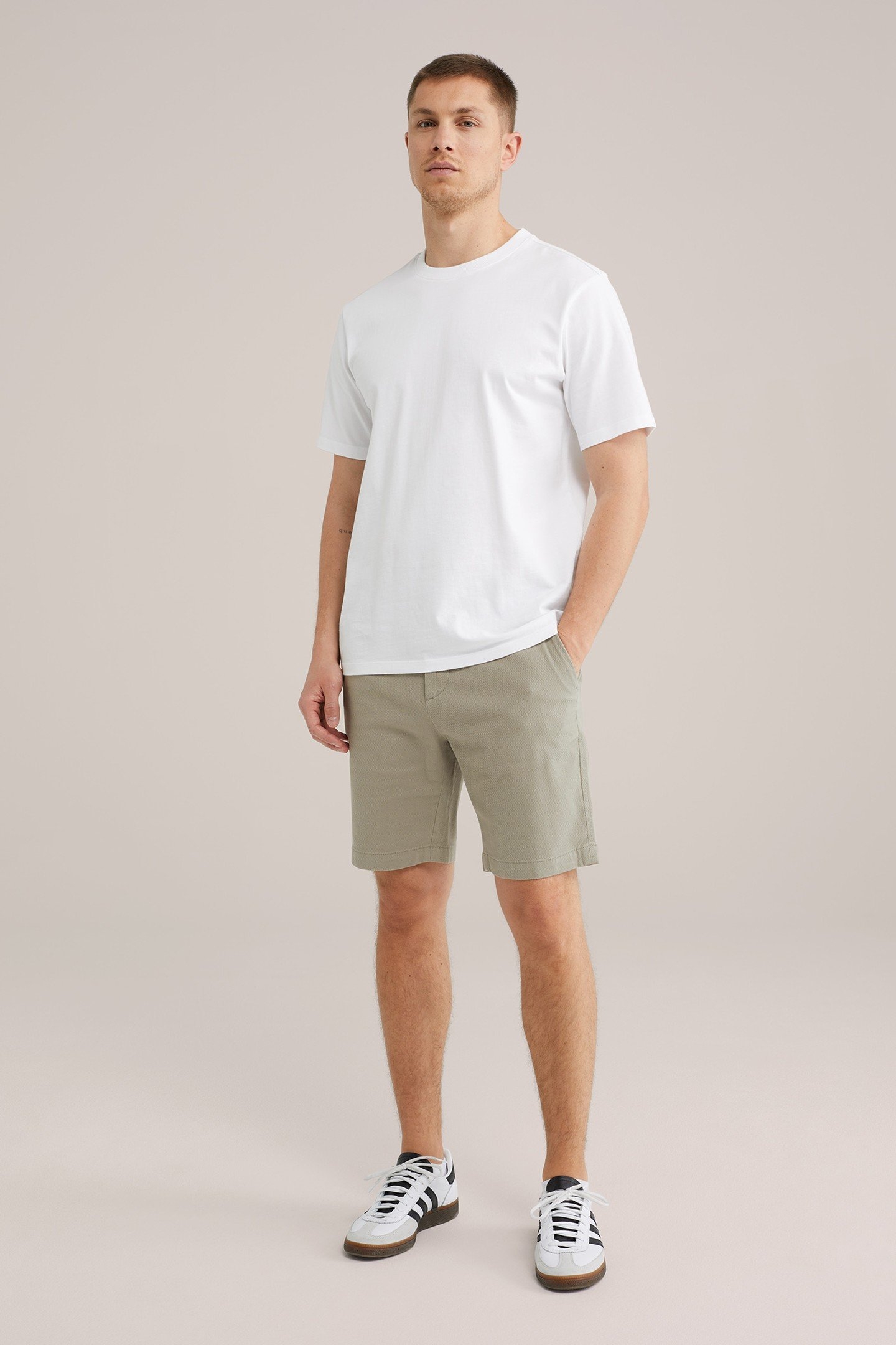 SHORT GREYISH GREEN 5