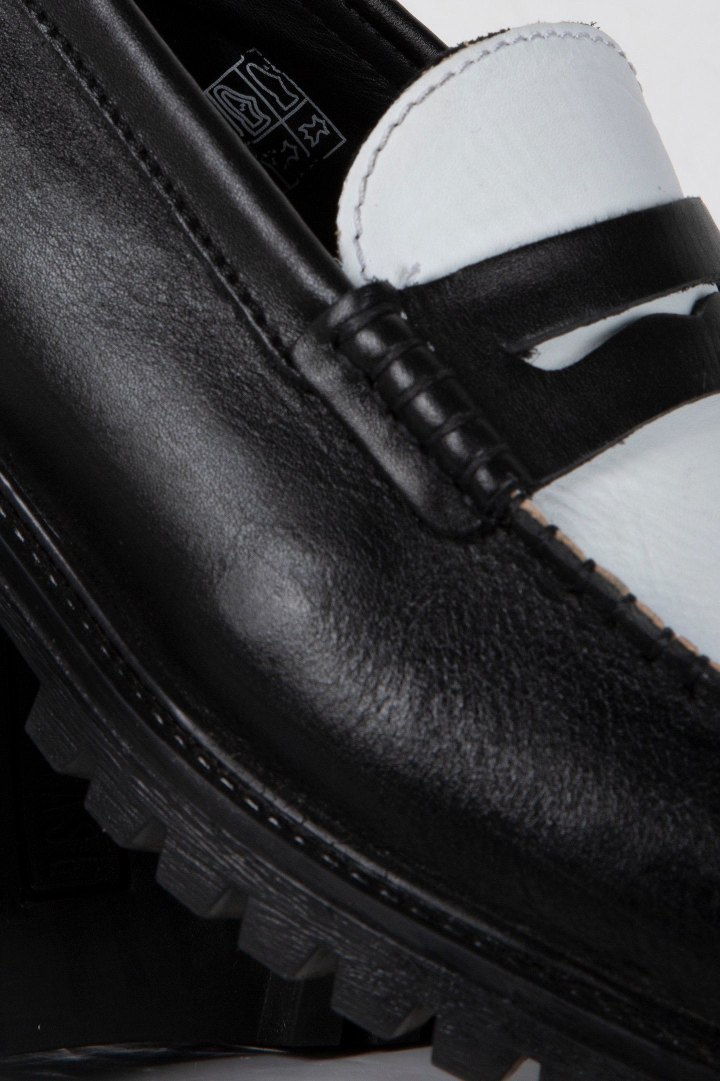 SANTI WHITE WAXY LOAFER 4