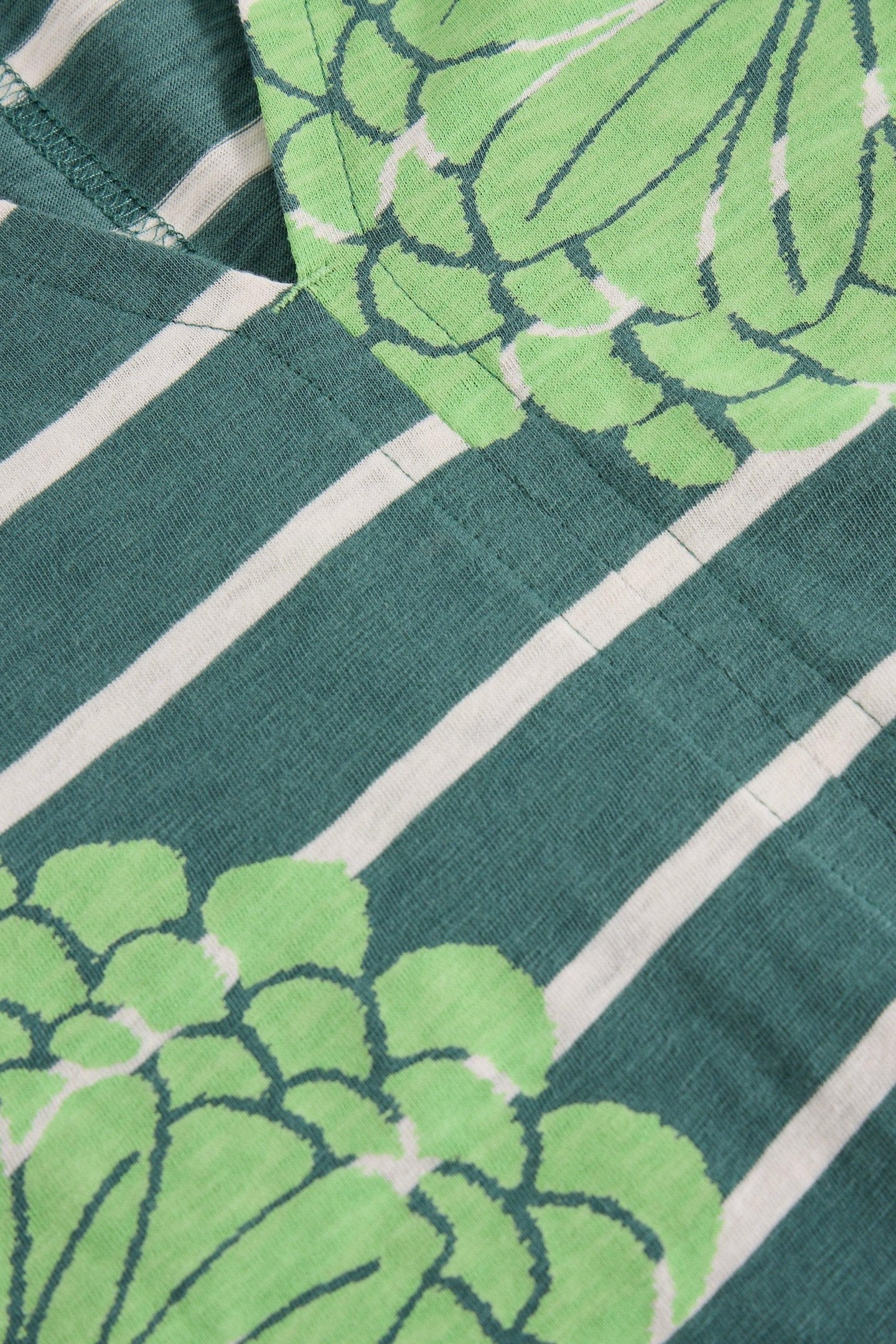 NELLY NOTCH NECK TEE GREEN MULTI 6