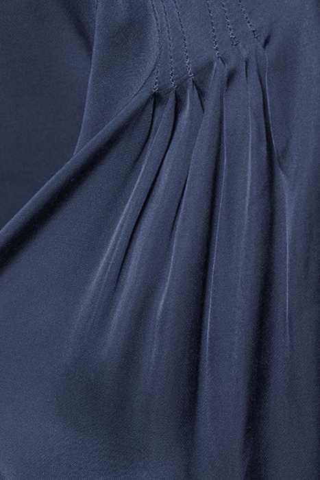 TOP THEA DEEP PETROL 5