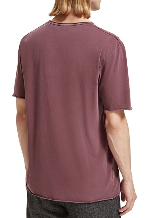 RELAXED FIT RAW EDGE T-SHIRT IN ORGANIC COTTON BERRY WINE 2