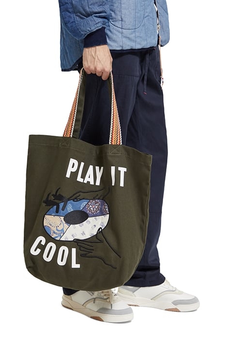 CANVAS TOTE WITH PATCHED-ON ARTWORK FIELD GREEN 2