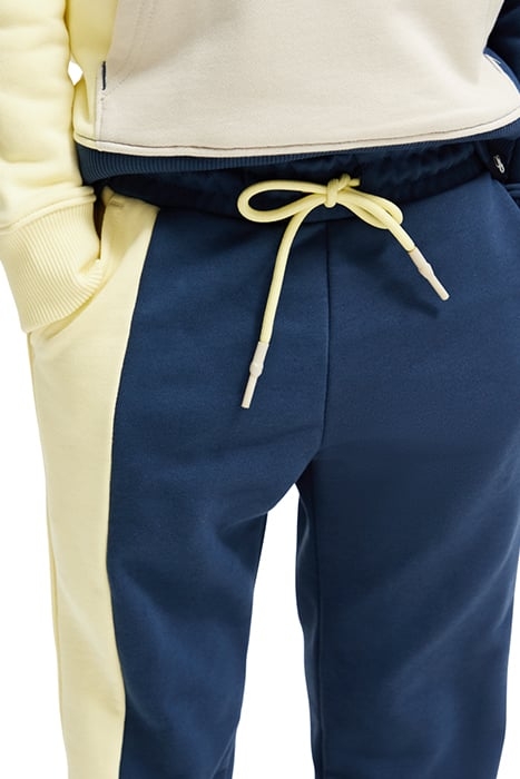 COLOUR BLOCK SWEATPANTS IN ORGANIC COTTON STORM BLUE/GLOW CO 7