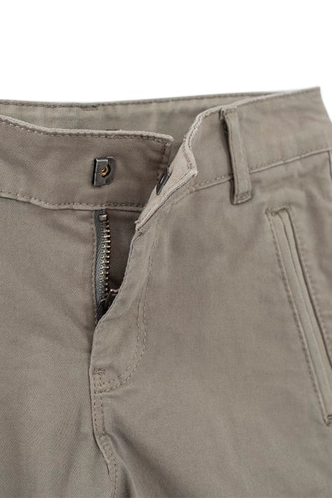 CHINO VERT WAITER SHORTS 3